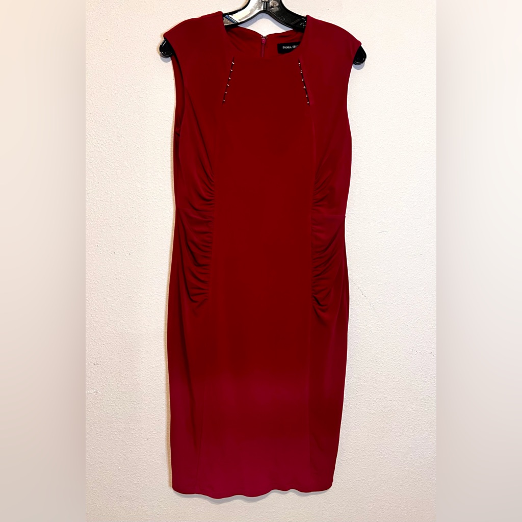 Ivanka Trump Cranberry Ruched Elegant Dress With Gold Bodice Detailing. Size Sp